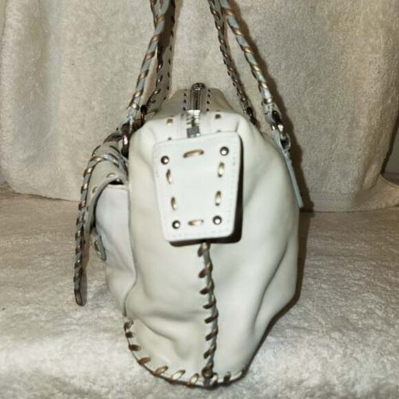 MICHAEL KORS CREAM LEATHER SHOUOLDER HANDBAG WITH A ZIP CLOSURE - Picture 3 of 6